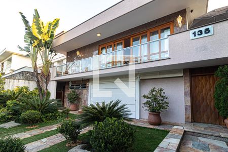 Casa à venda com 540m², 5 quartos e 5 vagas Casa à venda com 540m², 5 quartos e 5 vagasFachada