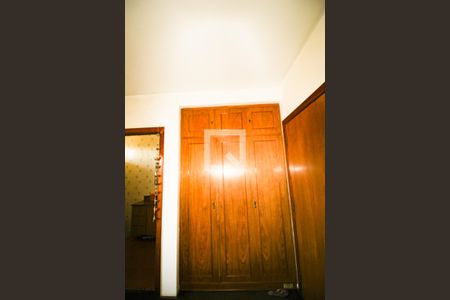 Casa à venda com 570m², 5 quartos e 5 vagas Casa à venda com 570m², 5 quartos e 5 vagasQuarto 2