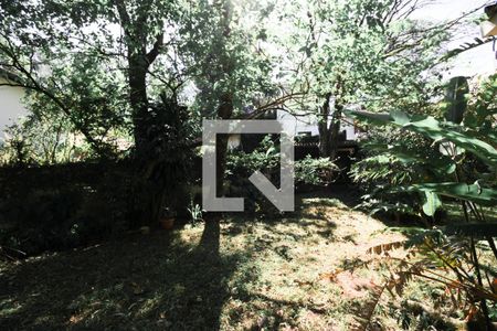 Casa à venda com 570m², 5 quartos e 5 vagas Casa à venda com 570m², 5 quartos e 5 vagasJardim