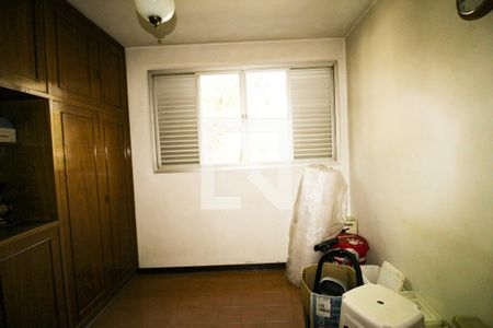 Casa à venda com 570m², 5 quartos e 5 vagas Casa à venda com 570m², 5 quartos e 5 vagasQuarto