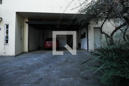 Casa à venda com 570m², 5 quartos e 5 vagas Casa à venda com 570m², 5 quartos e 5 vagasGaragem