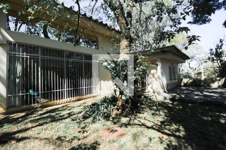 Casa à venda com 570m², 5 quartos e 5 vagas Casa à venda com 570m², 5 quartos e 5 vagasJardim