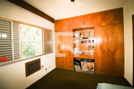 Casa à venda com 570m², 5 quartos e 5 vagas Casa à venda com 570m², 5 quartos e 5 vagasQuarto 1