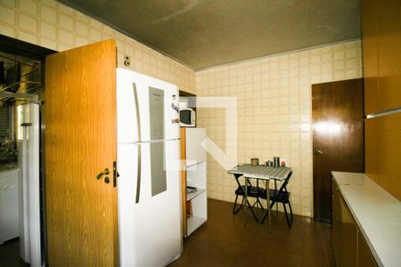 Casa à venda com 570m², 5 quartos e 5 vagas Casa à venda com 570m², 5 quartos e 5 vagasCozinha