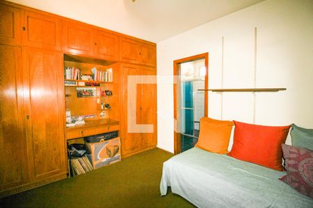 Casa à venda com 570m², 5 quartos e 5 vagas Casa à venda com 570m², 5 quartos e 5 vagasQuarto 1