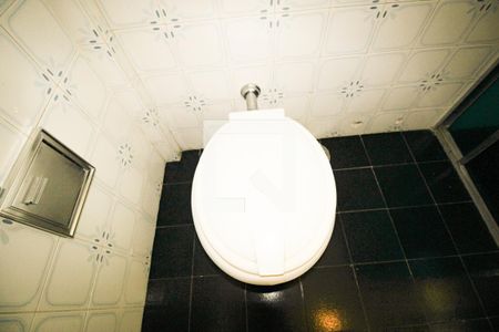 Casa à venda com 570m², 5 quartos e 5 vagas Casa à venda com 570m², 5 quartos e 5 vagasBanheiro do Quarto 1