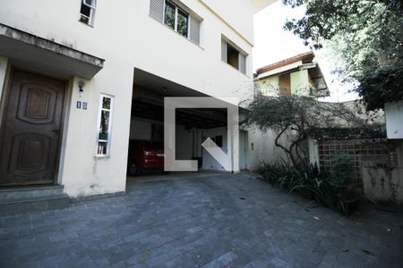 Casa à venda com 570m², 5 quartos e 5 vagas Casa à venda com 570m², 5 quartos e 5 vagasGaragem