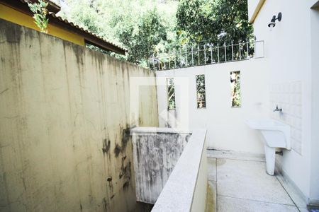 Casa à venda com 570m², 5 quartos e 5 vagas Casa à venda com 570m², 5 quartos e 5 vagasÁrea comum