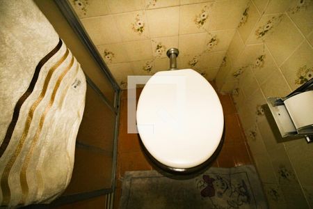 Casa à venda com 570m², 5 quartos e 5 vagas Casa à venda com 570m², 5 quartos e 5 vagasBanheiro 2