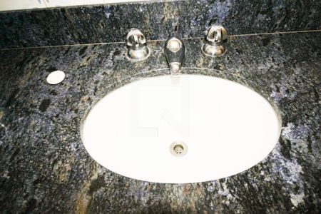 Casa à venda com 570m², 5 quartos e 5 vagas Casa à venda com 570m², 5 quartos e 5 vagasBanheiro do Quarto 1