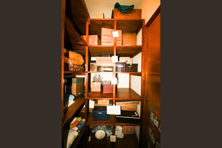 Casa à venda com 570m², 5 quartos e 5 vagas Casa à venda com 570m², 5 quartos e 5 vagasCloset da suíte 2