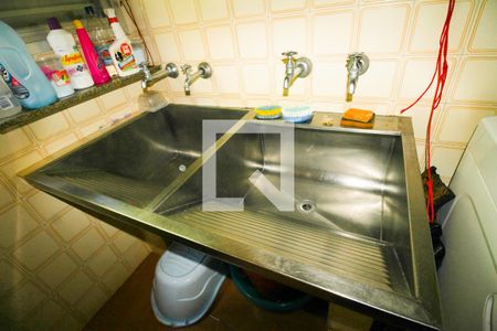 Casa à venda com 570m², 5 quartos e 5 vagas Casa à venda com 570m², 5 quartos e 5 vagasLavanderia