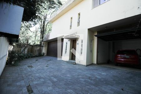 Casa à venda com 570m², 5 quartos e 5 vagas Casa à venda com 570m², 5 quartos e 5 vagasGaragem