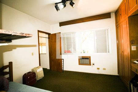 Casa à venda com 570m², 5 quartos e 5 vagas Casa à venda com 570m², 5 quartos e 5 vagasQuarto 1