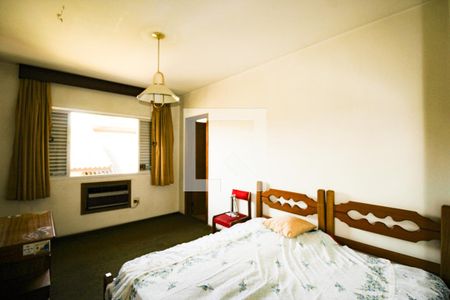 Casa à venda com 570m², 5 quartos e 5 vagas Casa à venda com 570m², 5 quartos e 5 vagasQuarto 3