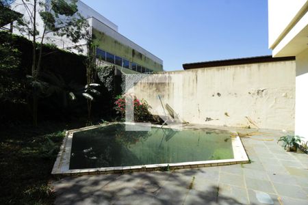 Casa à venda com 570m², 5 quartos e 5 vagas Casa à venda com 570m², 5 quartos e 5 vagasPiscina