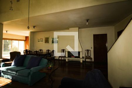 Casa à venda com 570m², 5 quartos e 5 vagas Casa à venda com 570m², 5 quartos e 5 vagasSala