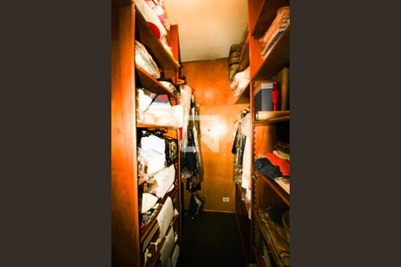 Casa à venda com 570m², 5 quartos e 5 vagas Casa à venda com 570m², 5 quartos e 5 vagasCloset