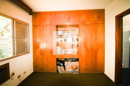 Casa à venda com 570m², 5 quartos e 5 vagas Casa à venda com 570m², 5 quartos e 5 vagasQuarto 1