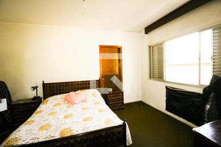 Casa à venda com 570m², 5 quartos e 5 vagas Casa à venda com 570m², 5 quartos e 5 vagasQuarto 2