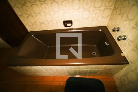 Casa à venda com 570m², 5 quartos e 5 vagas Casa à venda com 570m², 5 quartos e 5 vagasBanheiro 3