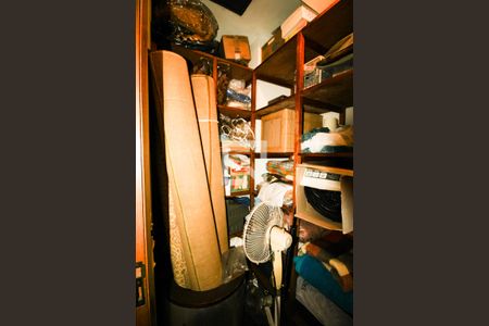 Casa à venda com 570m², 5 quartos e 5 vagas Casa à venda com 570m², 5 quartos e 5 vagasCloset da suíte 2