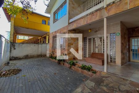 Casa à venda com 567m², 4 quartos e 4 vagasGaragem