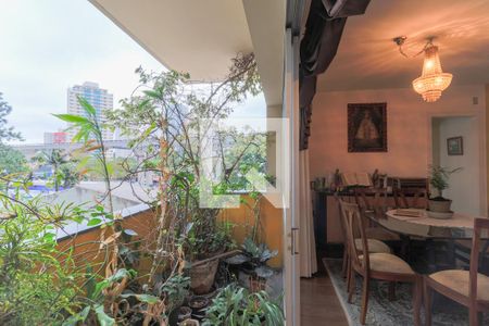 Apartamento à venda com 150m², 4 quartos e 3 vagas Apartamento à venda com 150m², 4 quartos e 3 vagasVaranda