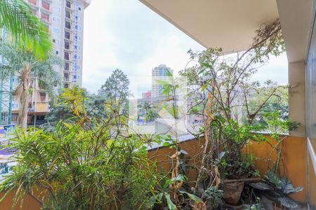 Apartamento à venda com 150m², 4 quartos e 3 vagas Apartamento à venda com 150m², 4 quartos e 3 vagasVaranda