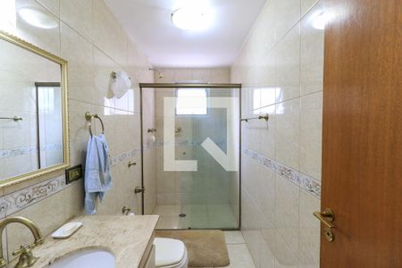 Apartamento à venda com 150m², 4 quartos e 3 vagas Apartamento à venda com 150m², 4 quartos e 3 vagasBanheiro Corredor