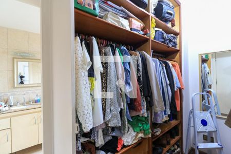 Apartamento à venda com 150m², 4 quartos e 3 vagas Apartamento à venda com 150m², 4 quartos e 3 vagasCloset da suíte