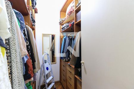 Apartamento à venda com 150m², 4 quartos e 3 vagas Apartamento à venda com 150m², 4 quartos e 3 vagasCloset da suíte