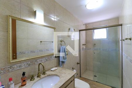 Apartamento à venda com 150m², 4 quartos e 3 vagas Apartamento à venda com 150m², 4 quartos e 3 vagasBanheiro Corredor