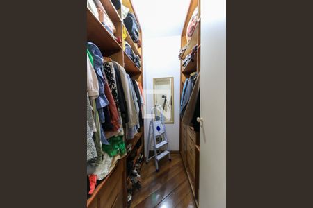 Apartamento à venda com 150m², 4 quartos e 3 vagas Apartamento à venda com 150m², 4 quartos e 3 vagasCloset da suíte