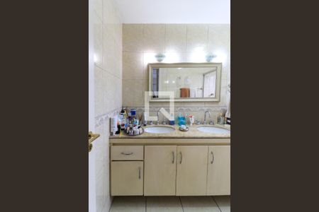 Apartamento à venda com 150m², 4 quartos e 3 vagas Apartamento à venda com 150m², 4 quartos e 3 vagasBanheiro da Suíte