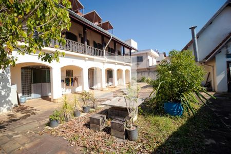 Casa à venda com 660m², 4 quartos e 4 vagas Casa à venda com 660m², 4 quartos e 4 vagasQuintal