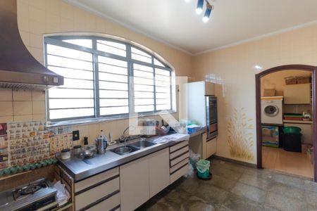 Casa à venda com 660m², 4 quartos e 4 vagas Casa à venda com 660m², 4 quartos e 4 vagasCozinha
