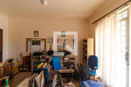 Casa à venda com 660m², 4 quartos e 4 vagas Casa à venda com 660m², 4 quartos e 4 vagasSala 2