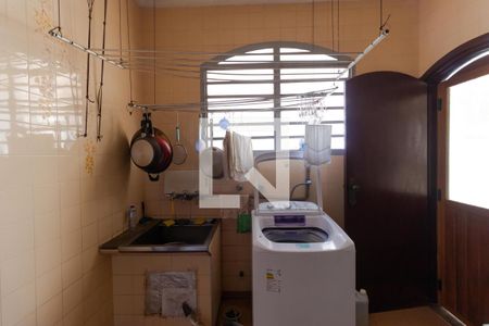 Casa à venda com 660m², 4 quartos e 4 vagas Casa à venda com 660m², 4 quartos e 4 vagasÁrea de Serviço