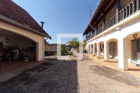 Casa à venda com 660m², 4 quartos e 4 vagas Casa à venda com 660m², 4 quartos e 4 vagasQuintal