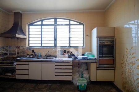 Casa à venda com 660m², 4 quartos e 4 vagas Casa à venda com 660m², 4 quartos e 4 vagasCozinha