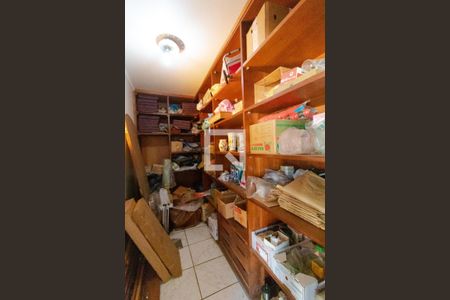 Casa à venda com 660m², 4 quartos e 4 vagas Casa à venda com 660m², 4 quartos e 4 vagasQuarto de despejo