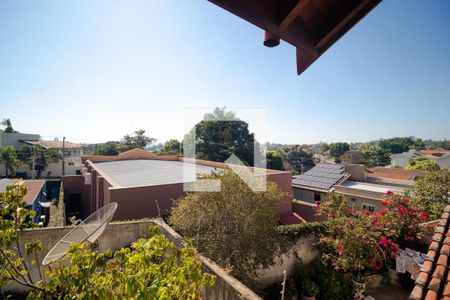 Casa à venda com 660m², 4 quartos e 4 vagas Casa à venda com 660m², 4 quartos e 4 vagasVista da Sacada das Suíte