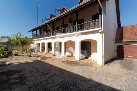 Casa à venda com 660m², 4 quartos e 4 vagas Casa à venda com 660m², 4 quartos e 4 vagasQuintal