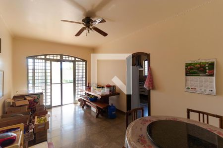 Casa à venda com 660m², 4 quartos e 4 vagas Casa à venda com 660m², 4 quartos e 4 vagasCopa