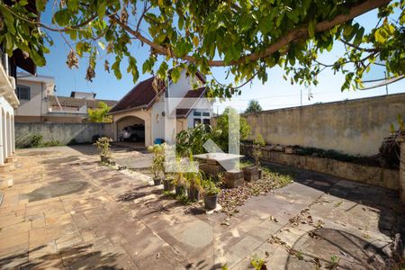 Casa à venda com 660m², 4 quartos e 4 vagas Casa à venda com 660m², 4 quartos e 4 vagasQuintal