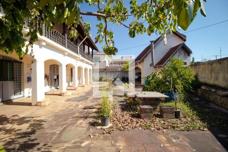 Casa à venda com 660m², 4 quartos e 4 vagas Casa à venda com 660m², 4 quartos e 4 vagasQuintal