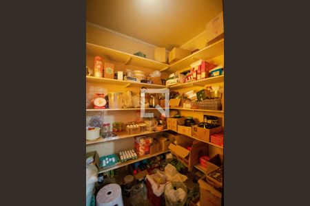 Casa à venda com 660m², 4 quartos e 4 vagas Casa à venda com 660m², 4 quartos e 4 vagasDespensa