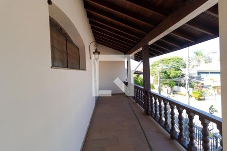 Casa à venda com 660m², 4 quartos e 4 vagas Casa à venda com 660m², 4 quartos e 4 vagasSacada das Suíte 04 e Hall