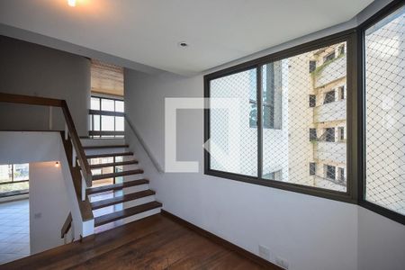 Apartamento à venda com 300m², 4 quartos e 4 vagasEscada